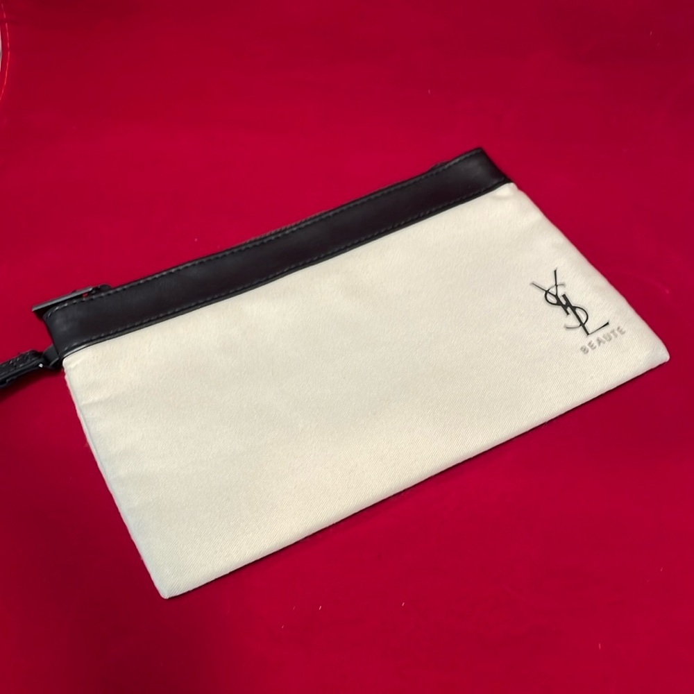 YSL NWT BEAUTE WRISTLET POUCH 9 x 6